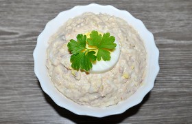 Салат из горбуши с плавленым сыром