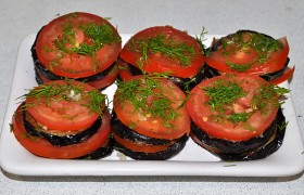 Закуска из баклажанов с помидорами и чесноком