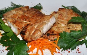 Свиная корейка с чесноком и соевым соусом