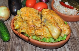 Горбуша со сметаной и луком